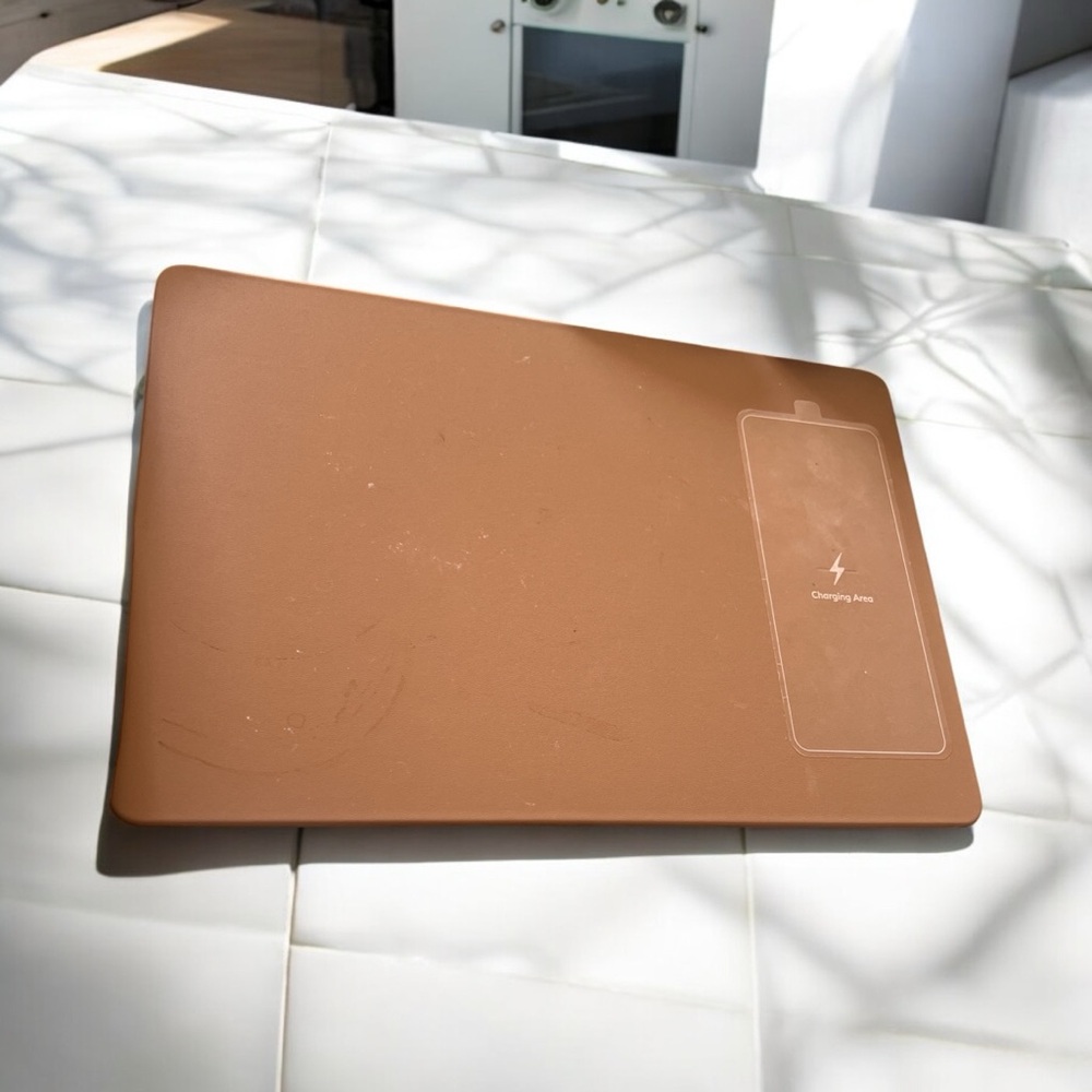 POUT Charging station pad model 00801